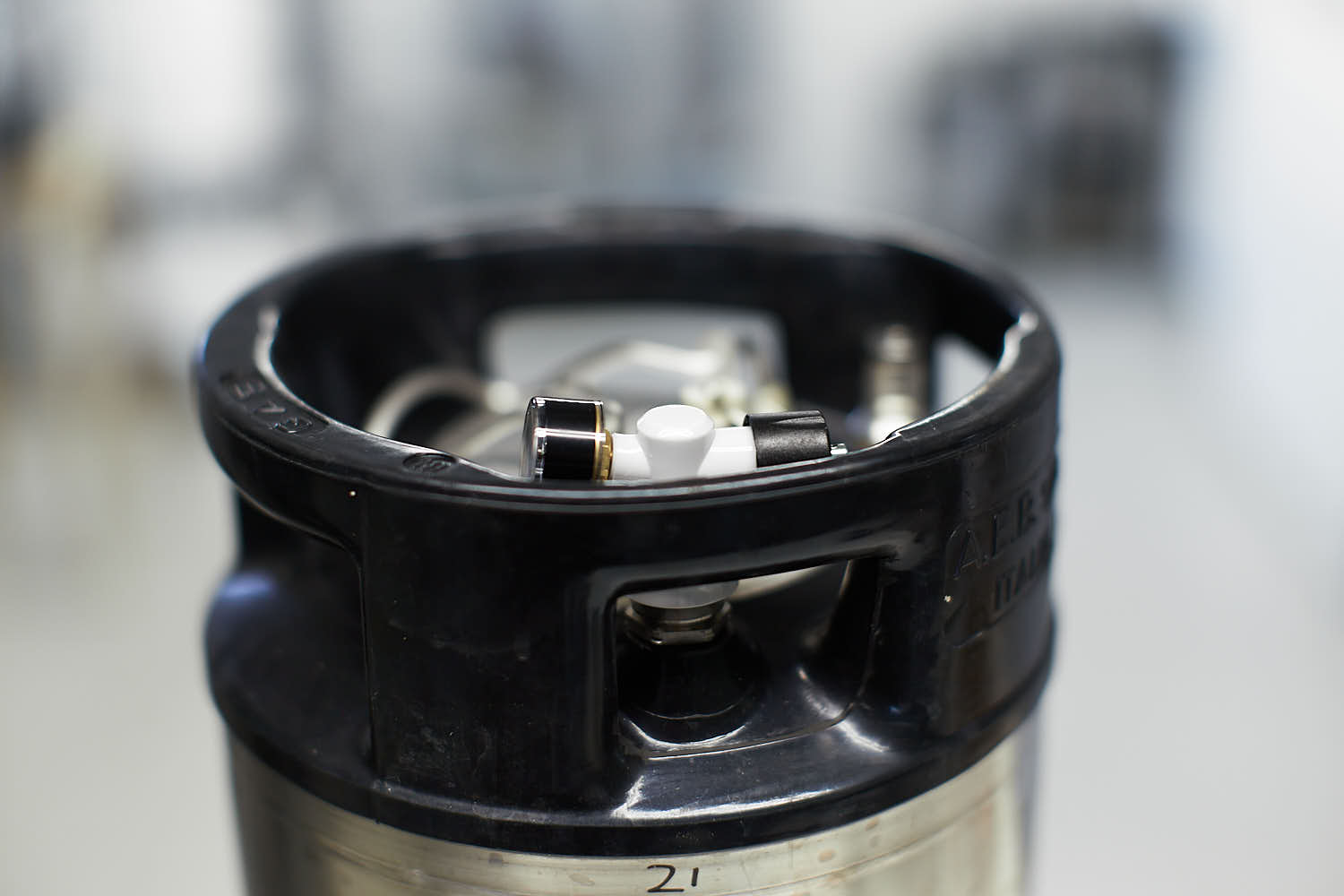 Keg King Spundy spunding valve attached to a 19l corny keg left view.